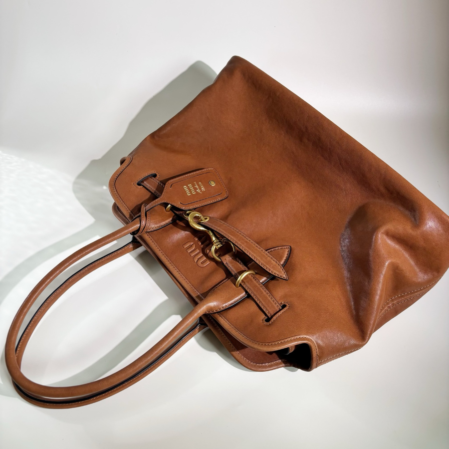 미우미우 아벙츄어 나파 레더백 오크 5BG291 314013cm4.jpg