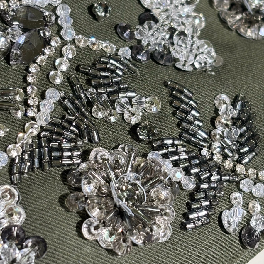 미우미우 자수 개버딘 아이비 백 군방색 5BA281 2024cm07.jpg