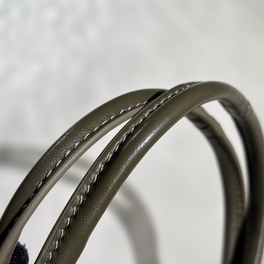 미우미우 자수 개버딘 아이비 백 군방색 5BA281 2024cm09.jpg