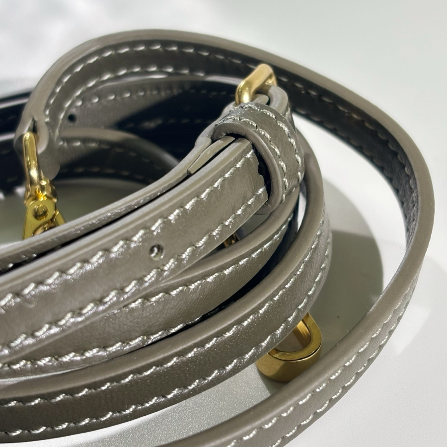 미우미우 자수 개버딘 아이비 백 군방색 5BA281 2024cm10.jpg