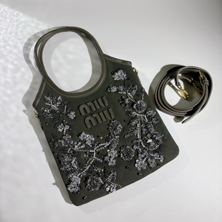 미우미우 자수 개버딘 아이비 백 군방색 5BA281 2024cm01.jpg