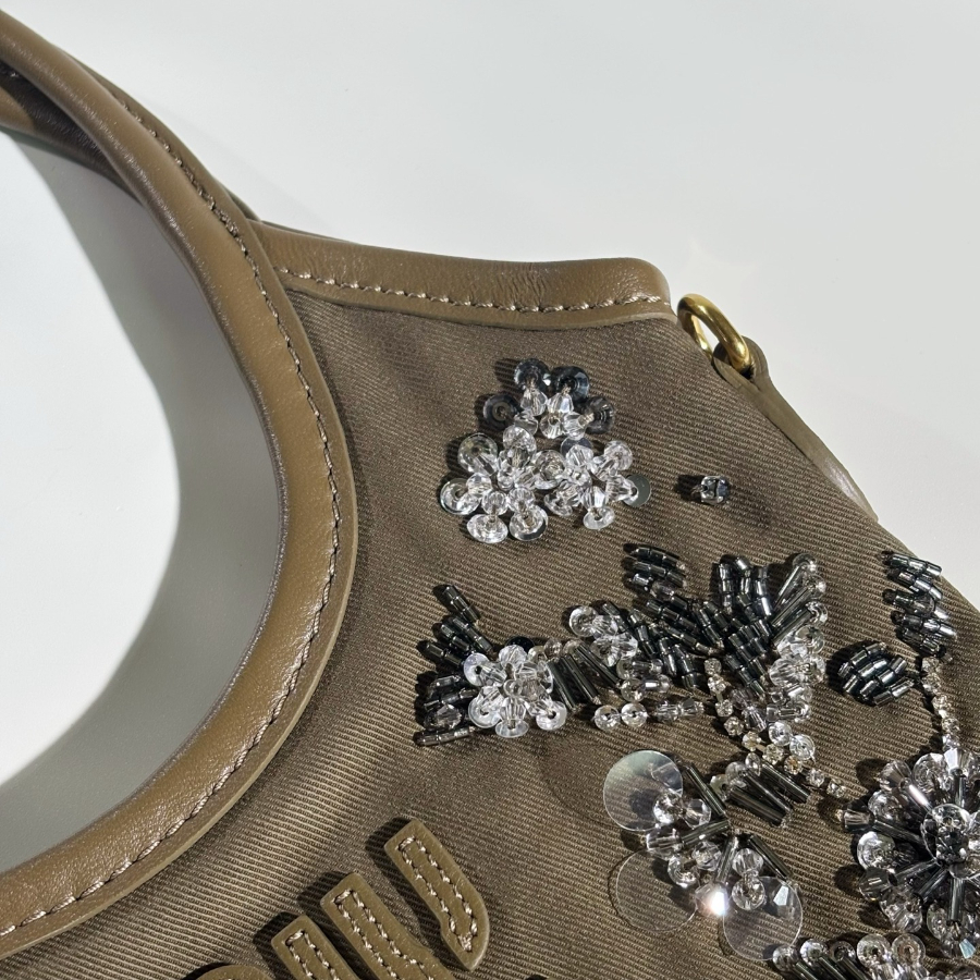 미우미우 자수 개버딘 아이비 백 올리브 그린 5BA281 2024cm4.jpg