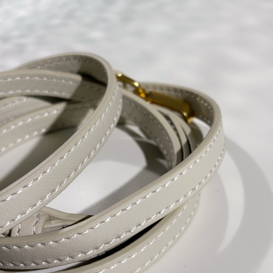 미우미우 자수 개버딘 아이비 백 초크 5BA281 2024cm10.jpg