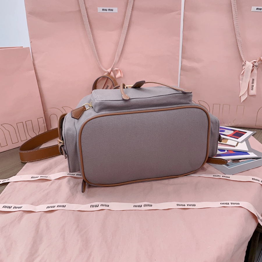 미우미우 캔버스 앤 레더 백팩 알루미늄 브랜디 5BZ042 29.52512.5cm5.jpg