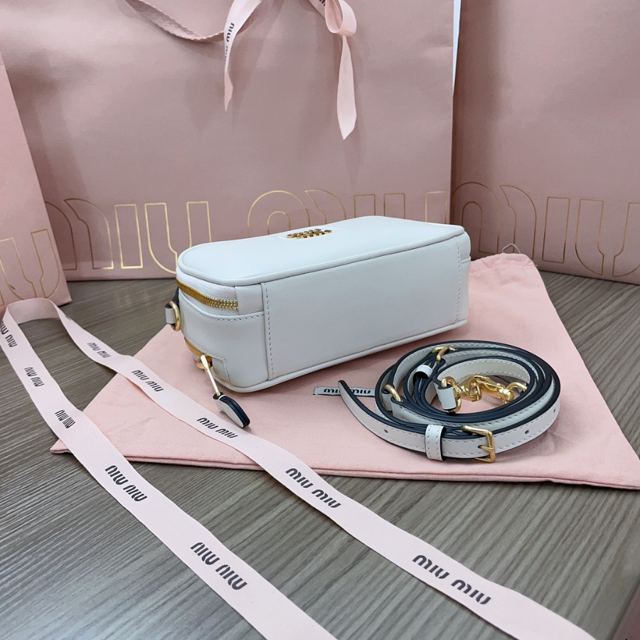 미우미우 나파 레더 숄더백 5BH229 189.56.5cm 화이트5.jpg