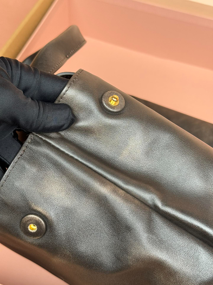 미우미우 나파 호보백 숄더백 샴브레이 로고 샌들 커피 5BC119 38.53911cm8.jpg