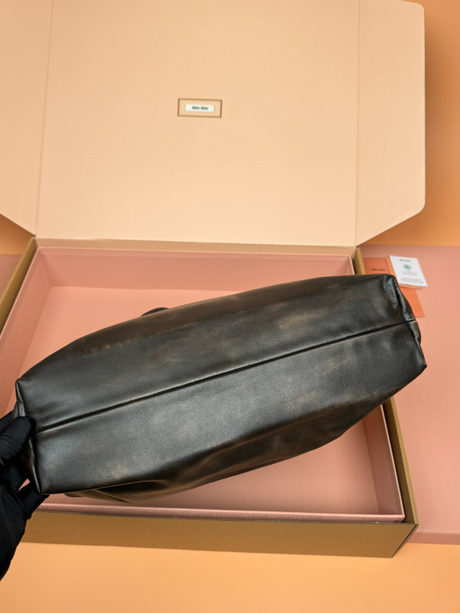 미우미우 나파 호보백 숄더백 샴브레이 로고 샌들 커피 5BC119 38.53911cm9.jpg