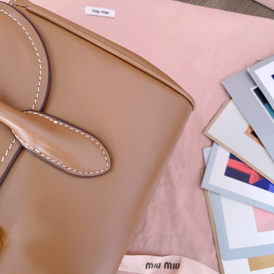 미우미우 레더 숄더백 5BD265 281511cm 꼬냑8.jpg