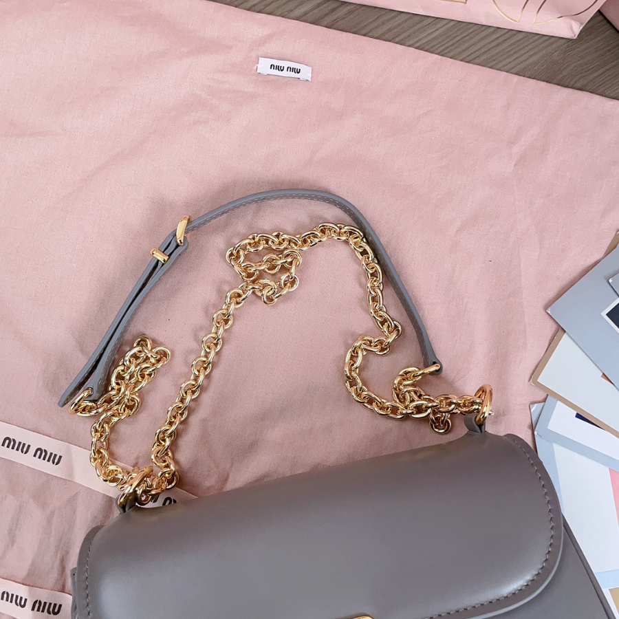 미우미우 레더 숄더백 2413.59cm 5BD266 그레이8.jpg