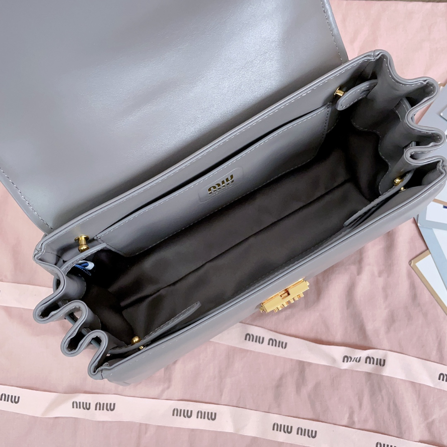 미우미우 레더 숄더백 2413.59cm 5BD266 그레이9.jpg