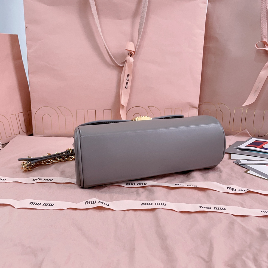 미우미우 레더 숄더백 2413.59cm 5BD266 그레이4.jpg