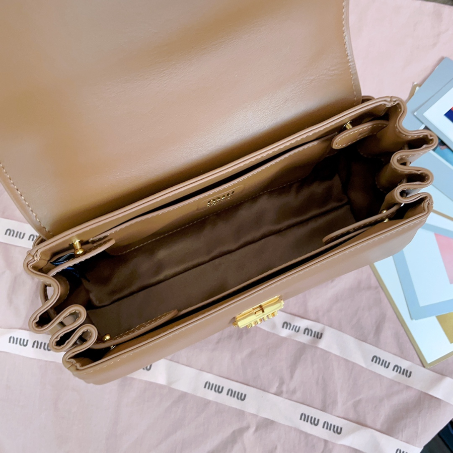 미우미우 레더 숄더백 2413.59cm 5BD266 꼬냑9.jpg