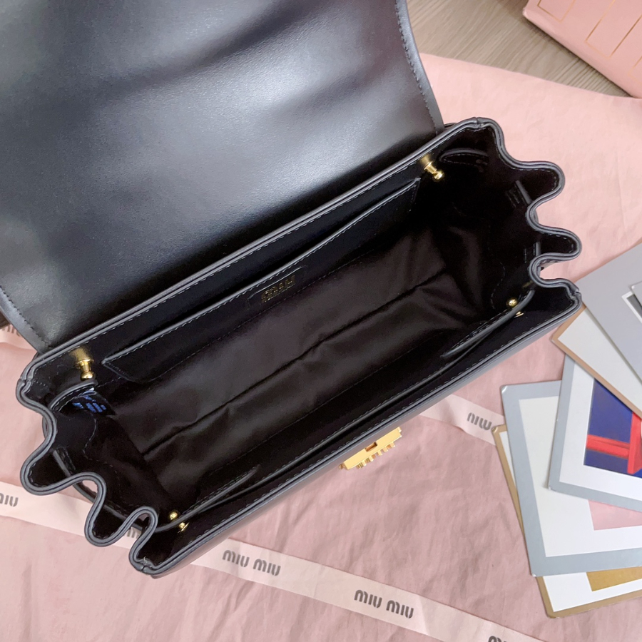 미우미우 레더 숄더백 2413.59cm 5BD266 블랙9.jpg