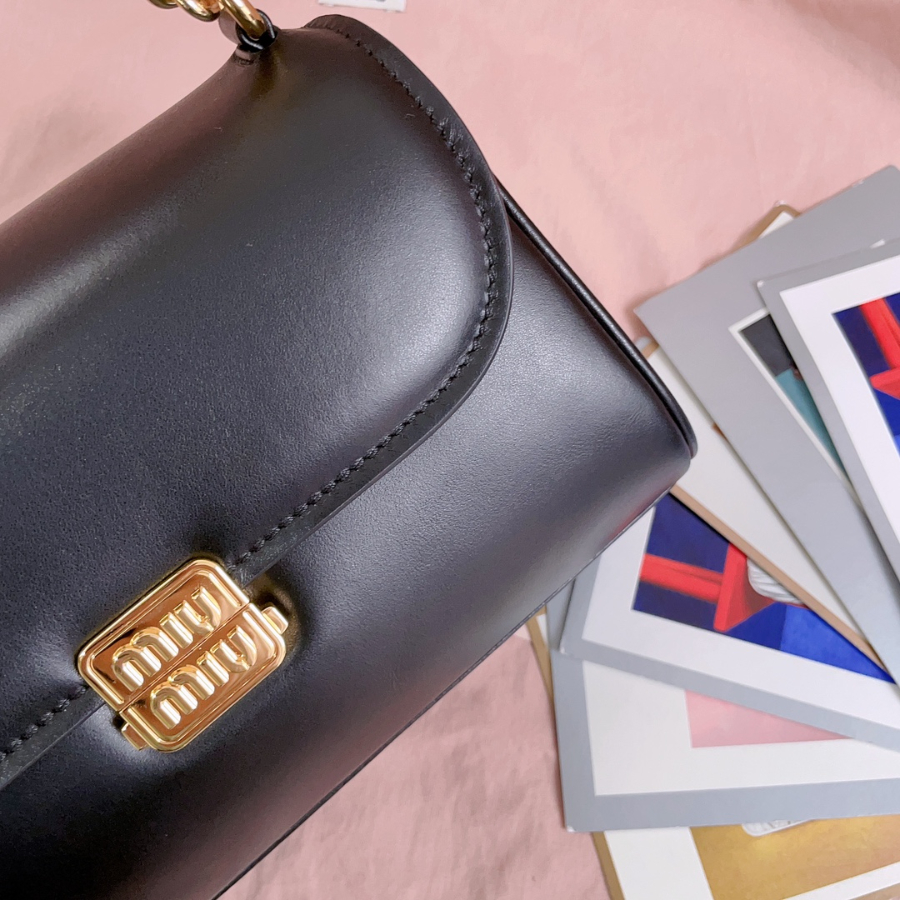 미우미우 레더 숄더백 2413.59cm 5BD266 블랙7.jpg