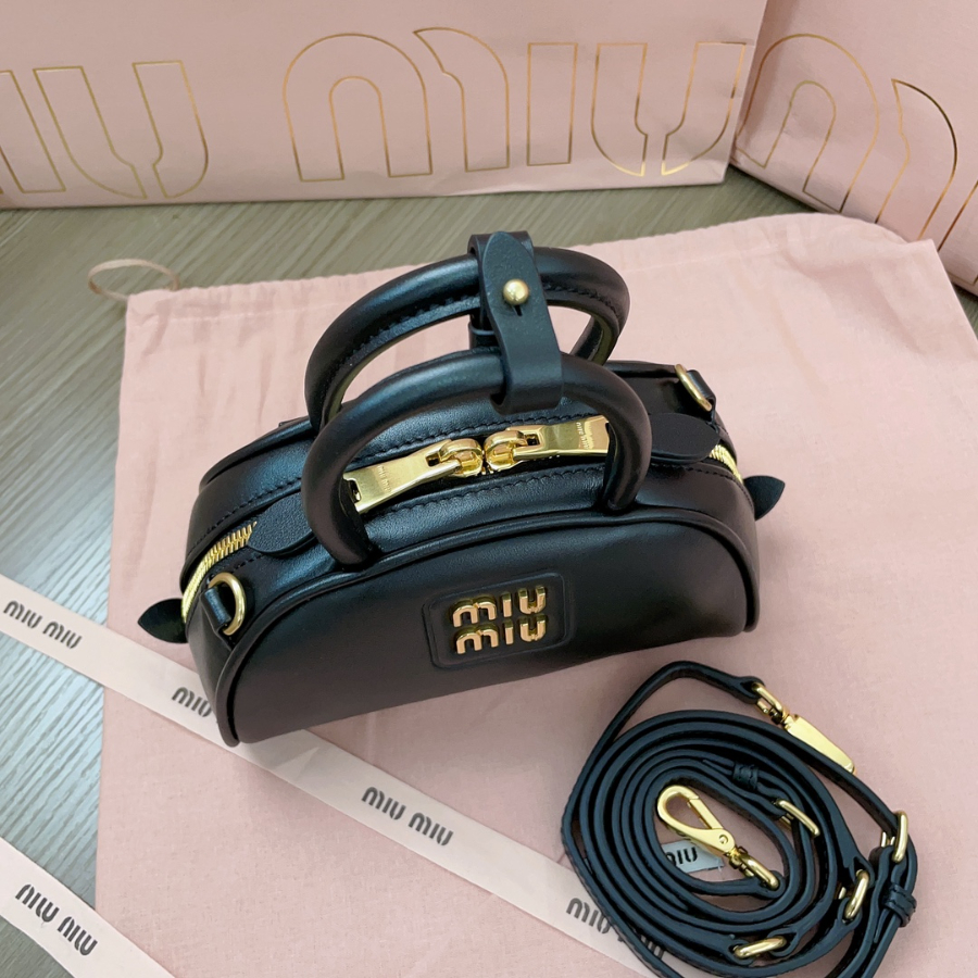미우미우 레더 탑 숄더백 1811.58cm 5BP0M 블랙7.jpg
