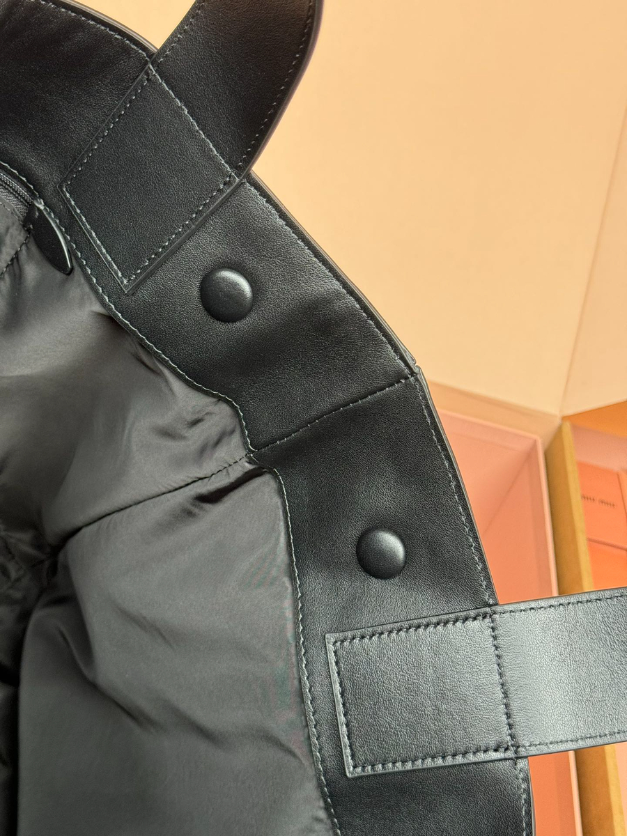 미우미우 레더 호보백 5BC119 38.53911cm 블랙7.jpg