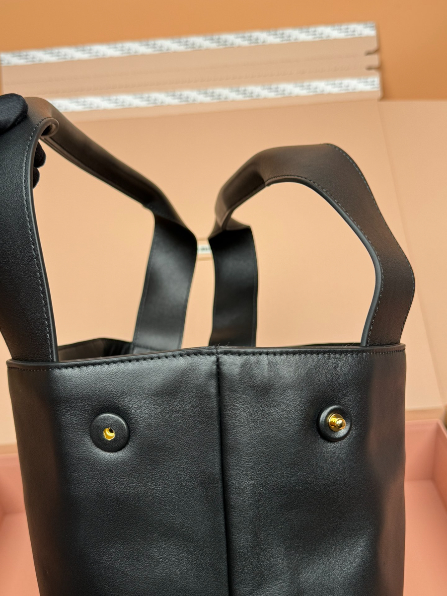 미우미우 레더 호보백 5BC119 38.53911cm 블랙8.jpg