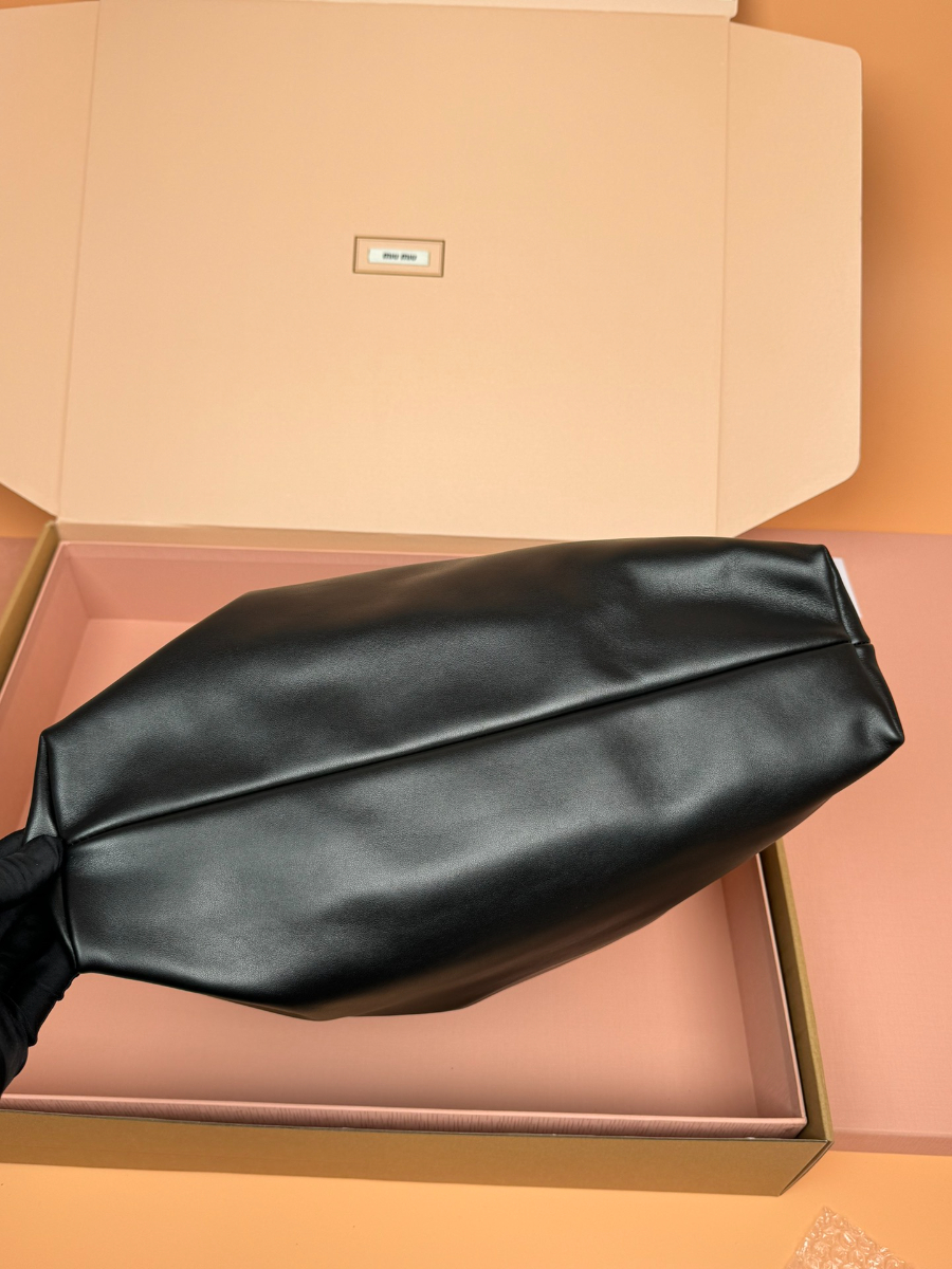 미우미우 레더 호보백 숄더백 5BC119 414611cm 블랙6.jpg