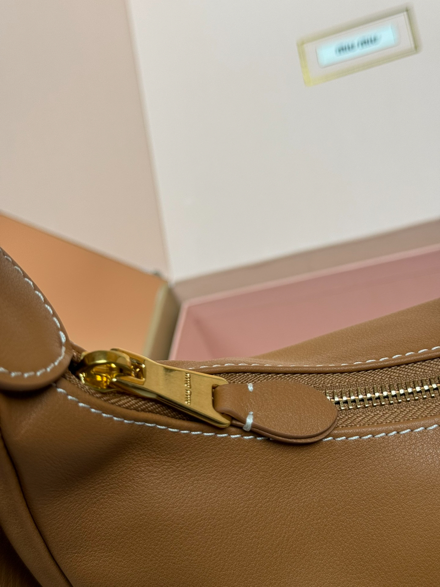 미우미우 레더 호보백 숄더백 5BP177 27279cm 카라멜7.jpg