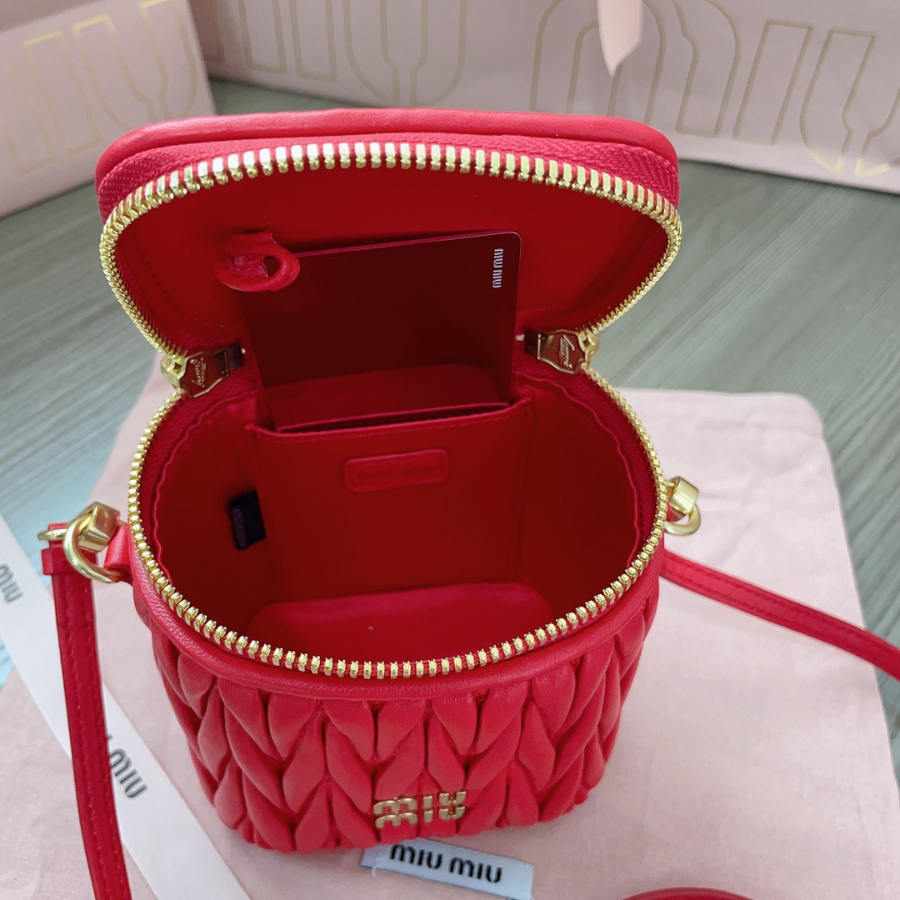 미우미우 마테라쎄 나파 가죽 마이크로 백 5NR018 레드 10.59.57cm8.jpg