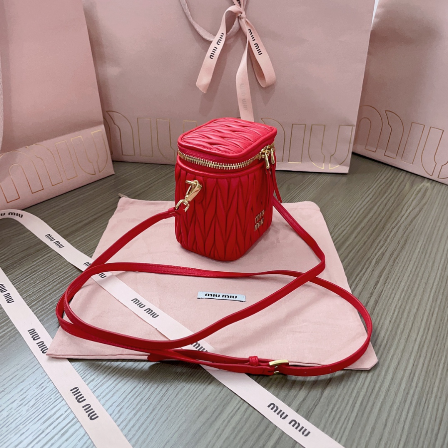 미우미우 마테라쎄 나파 가죽 마이크로 백 5NR018 레드 10.59.57cm3.jpg