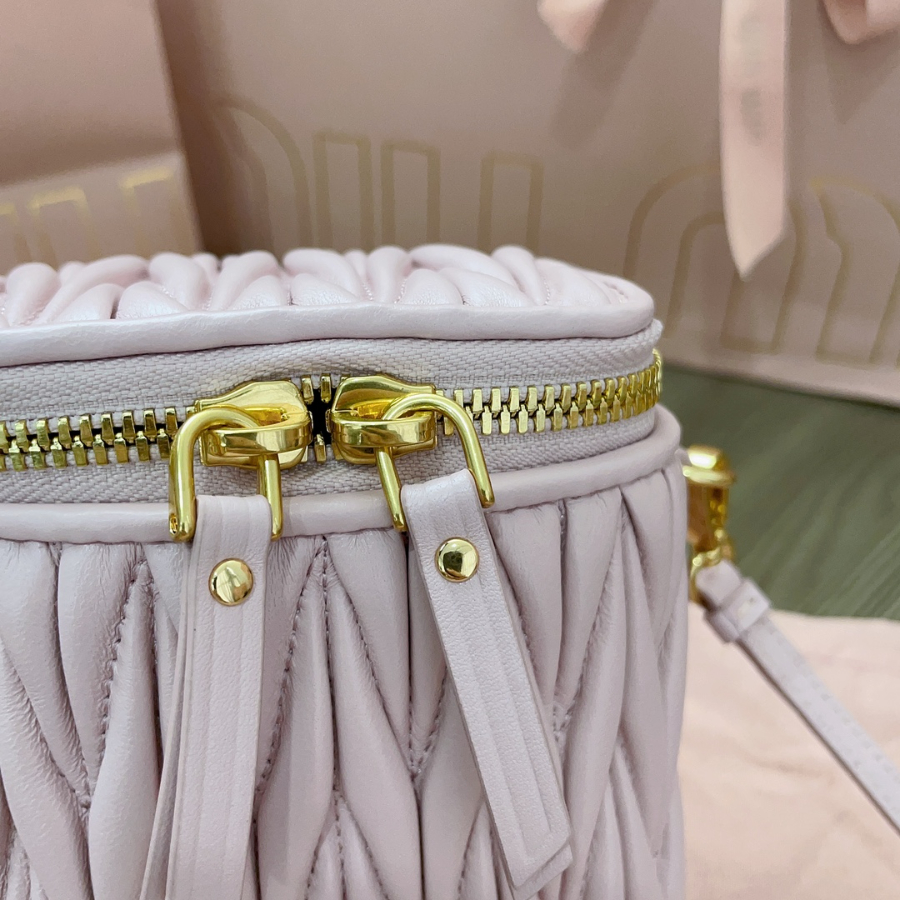 미우미우 마테라쎄 나파 가죽 마이크로 백 5NR018 핑크 10.59.57cm7.jpg