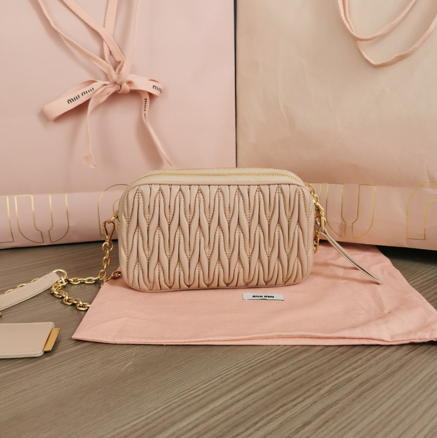 미우미우 마테라쎄 나파 가죽 미니백 5BP0 18105cm 밀크티2.jpg