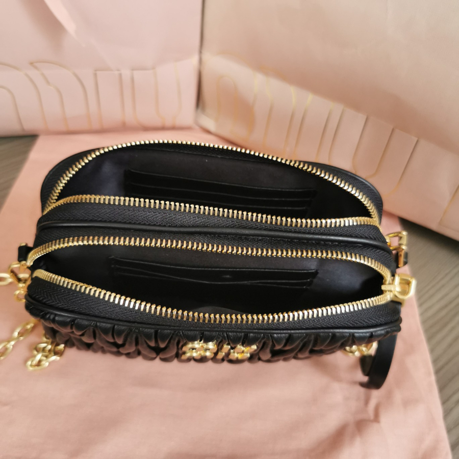 미우미우 마테라쎄 나파 가죽 미니백 5BP0 18105cm 블랙5.jpg