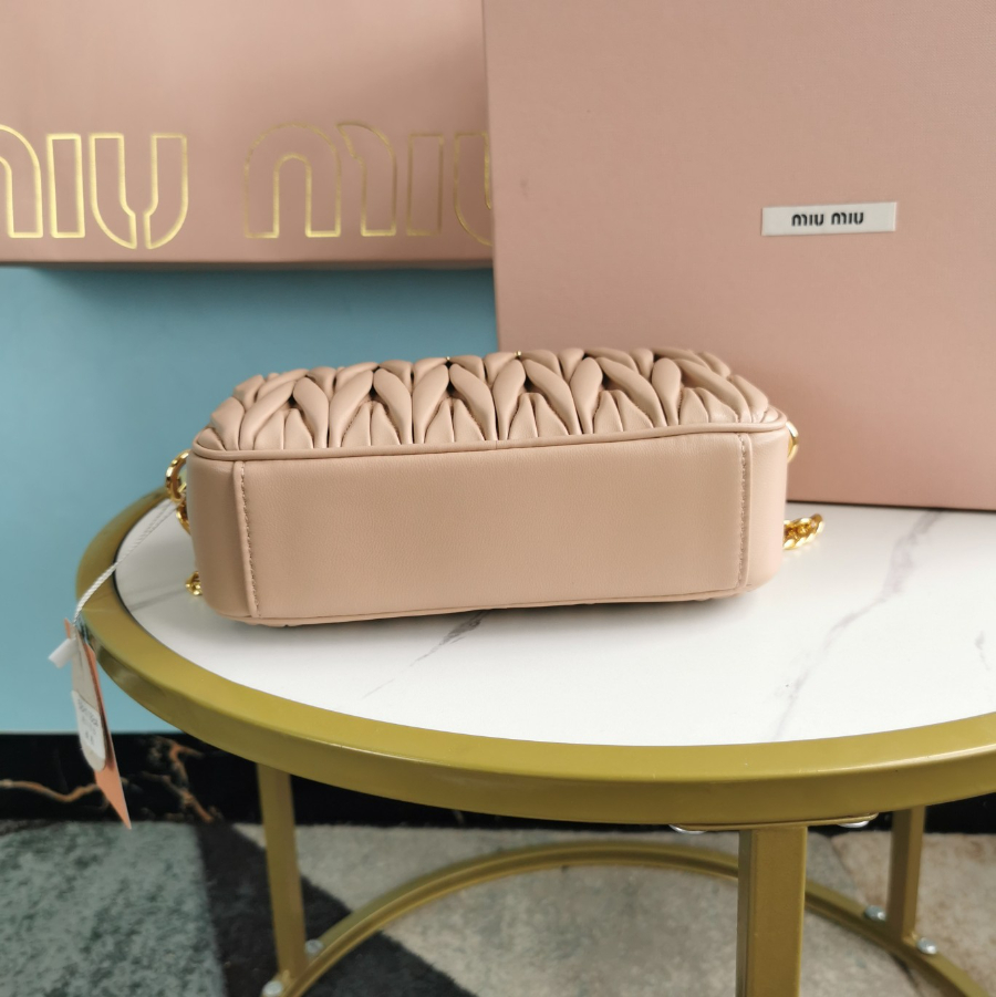 미우미우 마테라쎄 나파 가죽 숄더백 5BH118B 20135.5cm 누드4.jpg