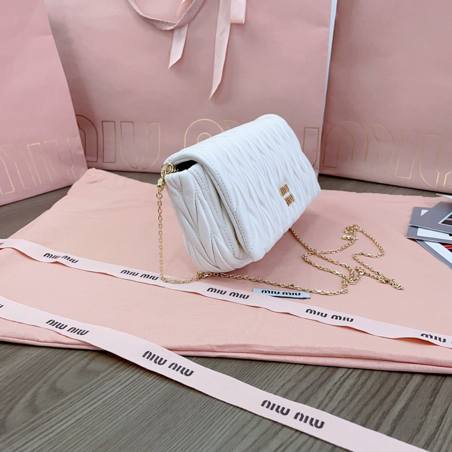 미우미우 마테라쎄 나파 레더 미니백 5BP086 189.54cm 화이트4.jpg