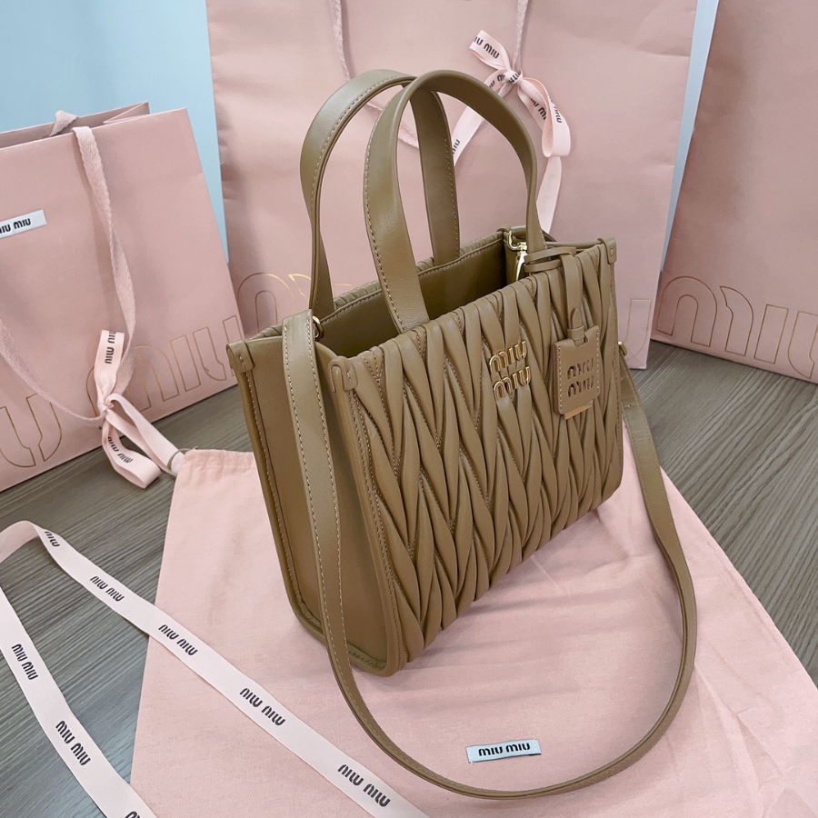 미우미우 마테라쎄 나파 레더 핸드백 5BG263 2420.58cm 라이트 커피4.jpg