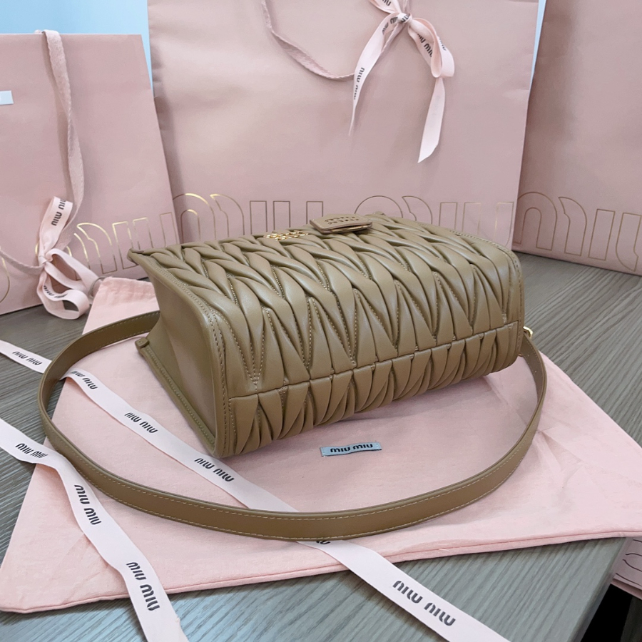 미우미우 마테라쎄 나파 레더 핸드백 5BG263 2420.58cm 라이트 커피5.jpg