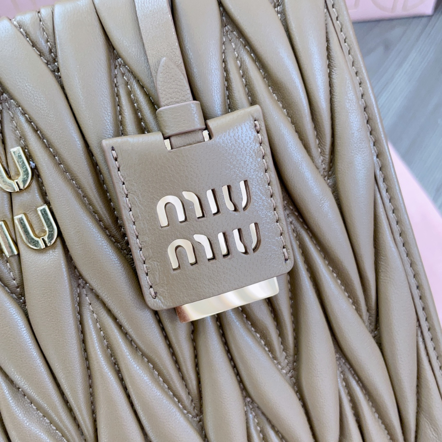미우미우 마테라쎄 나파 레더 핸드백 5BG263 2420.58cm 라이트 커피9.jpg
