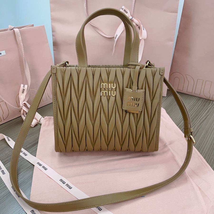 미우미우 마테라쎄 나파 레더 핸드백 5BG263 2420.58cm 라이트 커피1.jpg