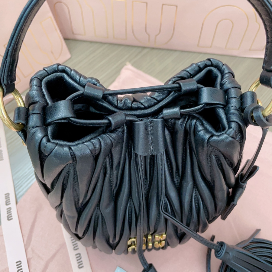 미우미우 마테라쎄 나파 버킷백 5BE085 블랙 171510cm8.jpg