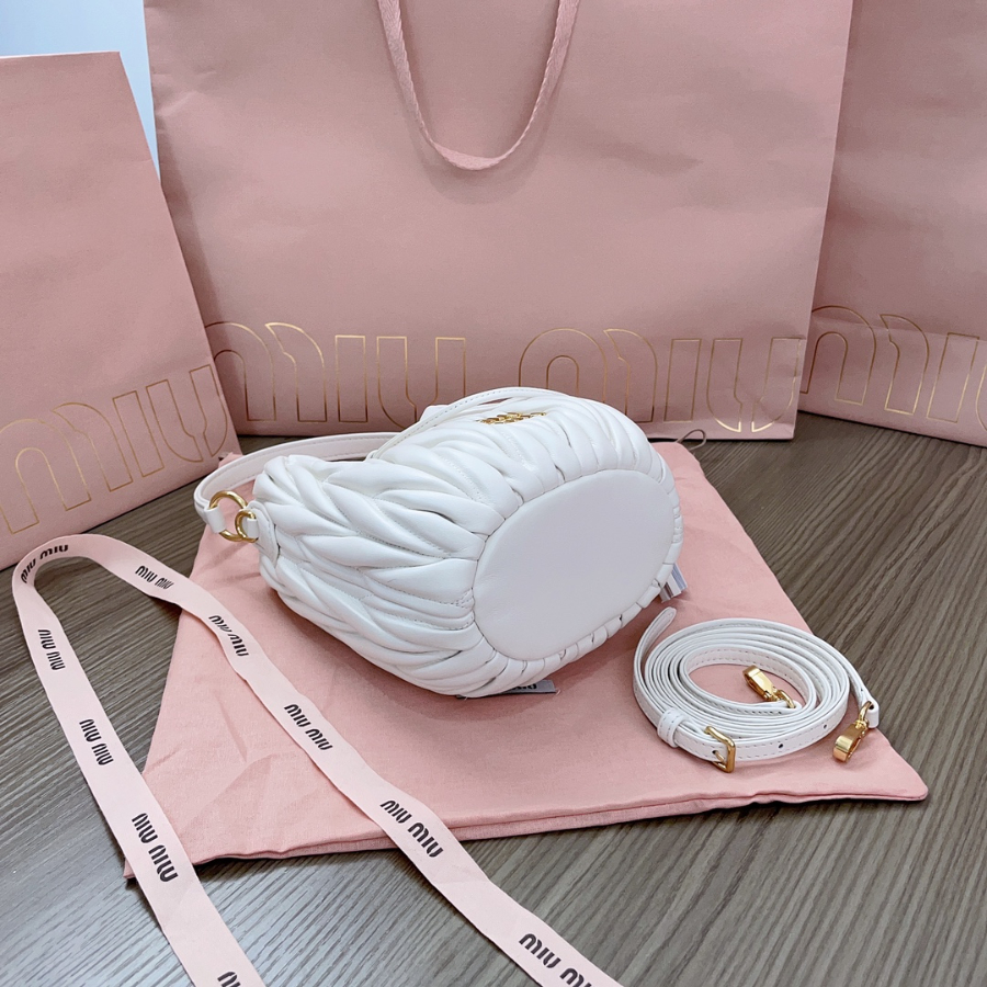 미우미우 마테라쎄 나파 버킷백 5BE085 화이트 171510cm6.jpg