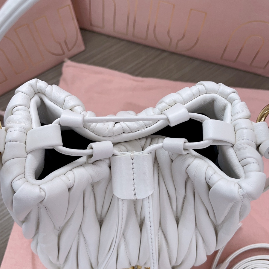 미우미우 마테라쎄 나파 버킷백 5BE085 화이트 171510cm8.jpg