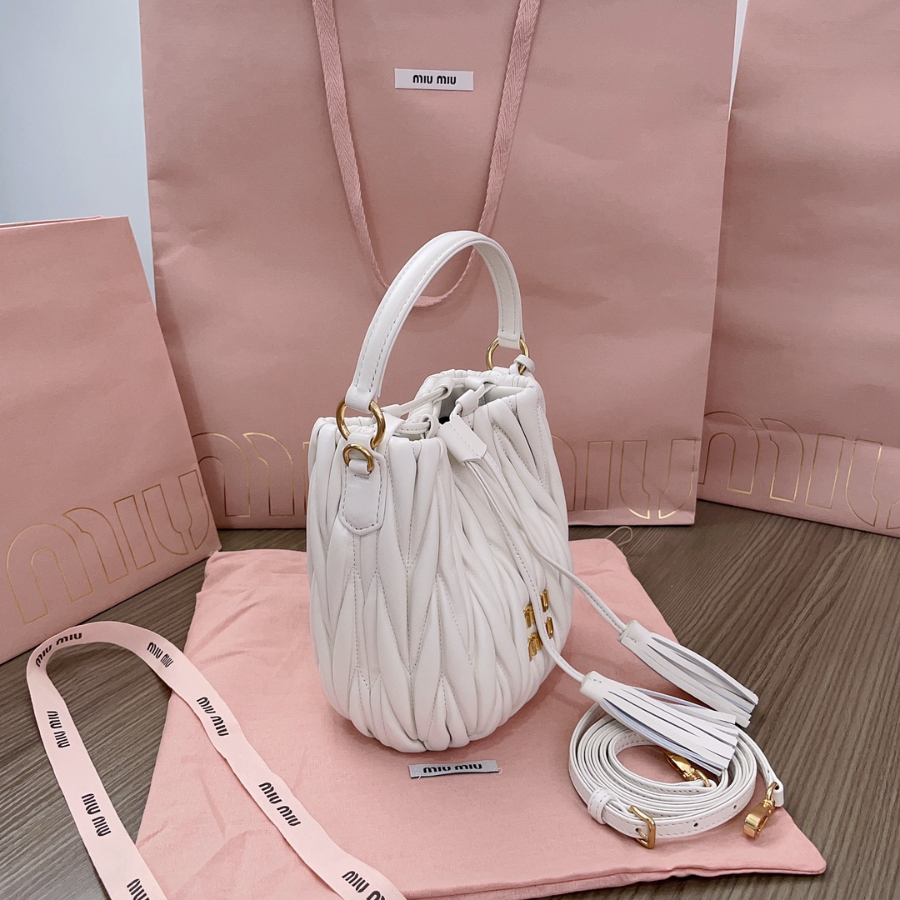 미우미우 마테라쎄 나파 버킷백 5BE085 화이트 171510cm4.jpg