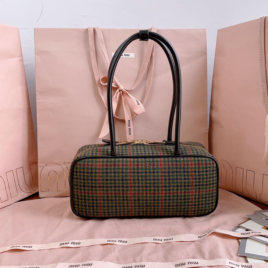 미우미우 캔버스 앤 레더 보 백 하운드투스 블랙 28129cm 5BB1472.jpg