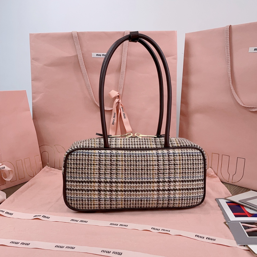 미우미우 캔버스 앤 레더 보 백 하운드투스 초콜릿 28129cm 5BB1472.jpg
