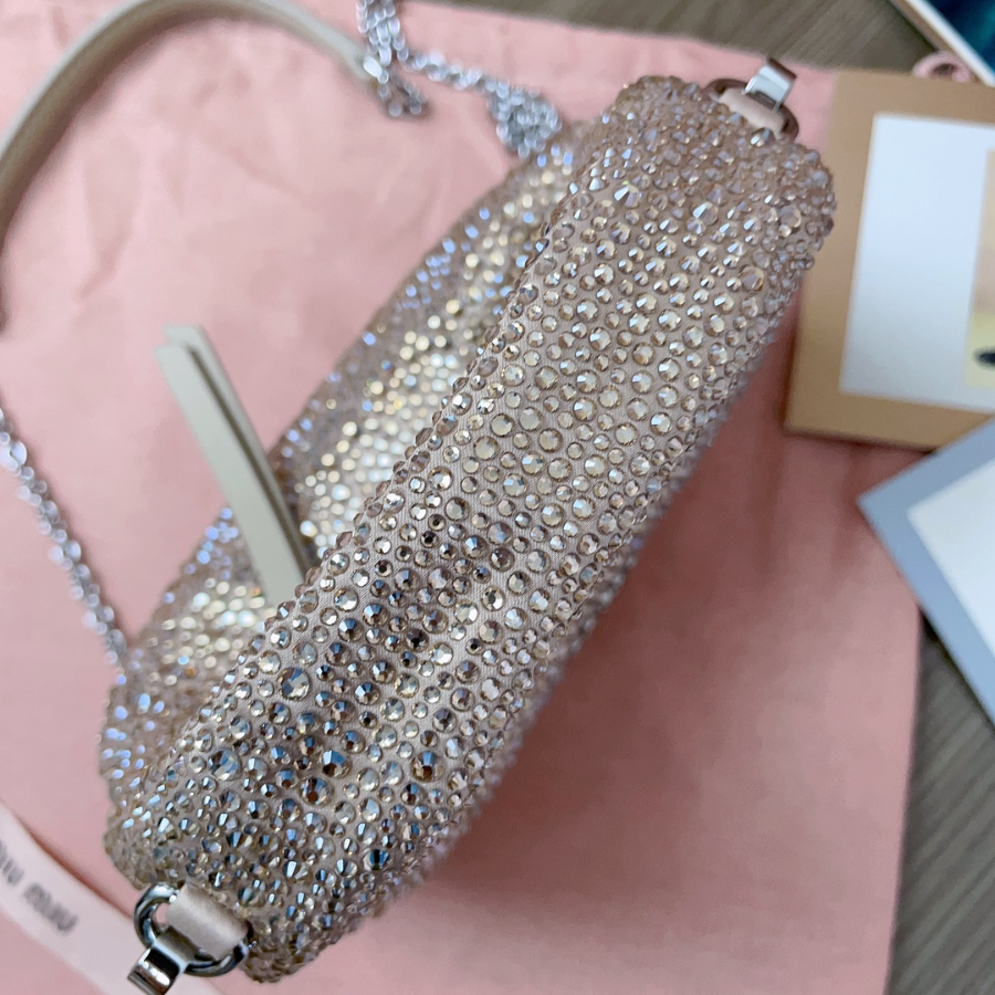 미우미우 큐빅 호보 미니백 5BP078 밀크티 17106cm6.jpg