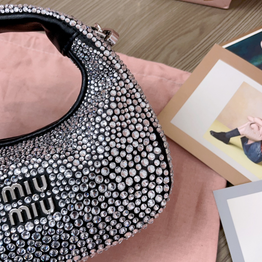 미우미우 큐빅 호보 미니백 5BP078 블랙 17106cm7.jpg