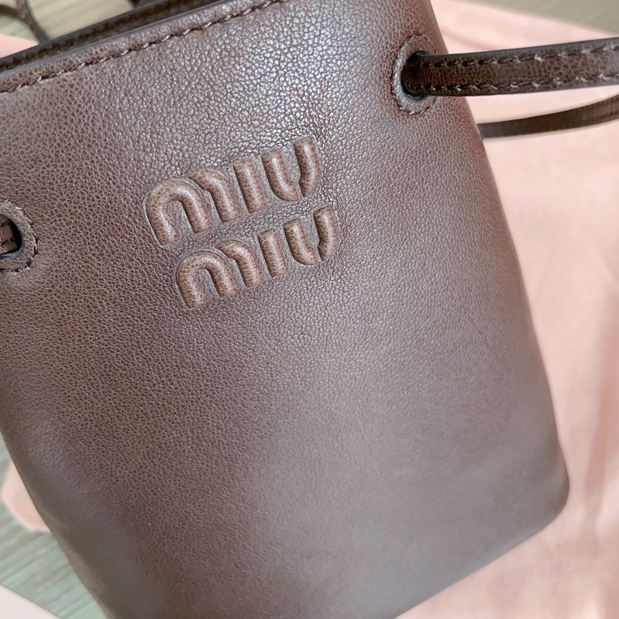 미우미우 나파 가죽 미니 백 5NF460 17146cm 초콜릿7.jpg