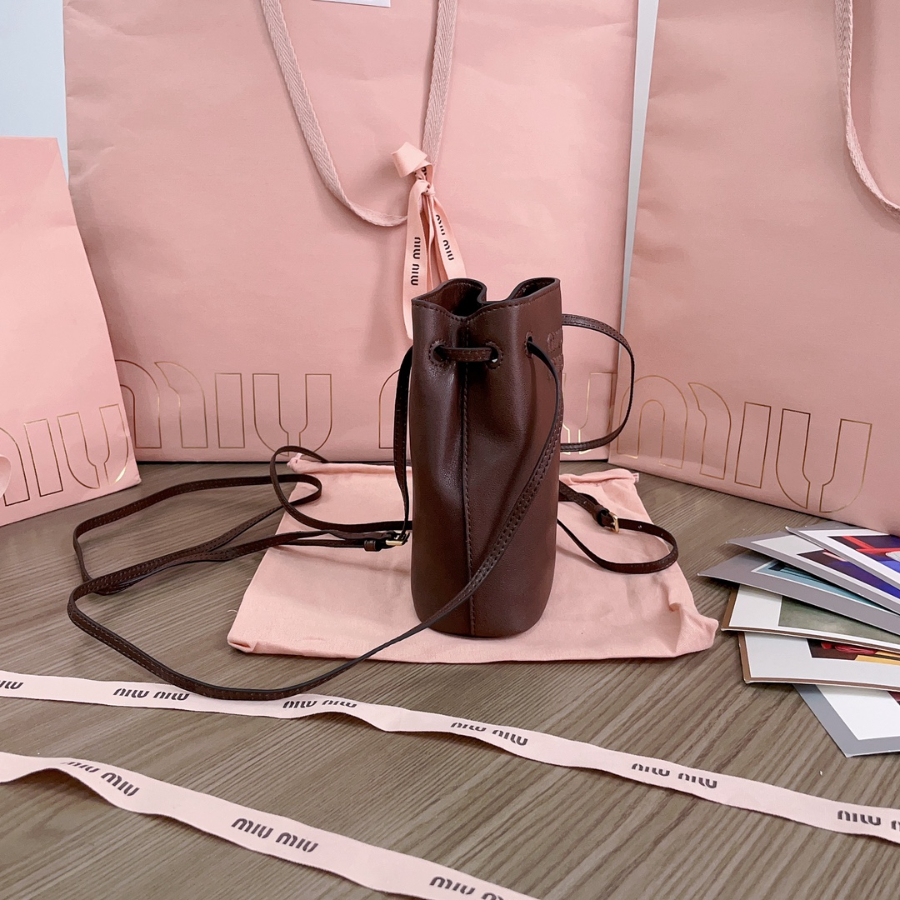 미우미우 나파 가죽 미니 백 5NF460 17146cm 초콜릿4.jpg