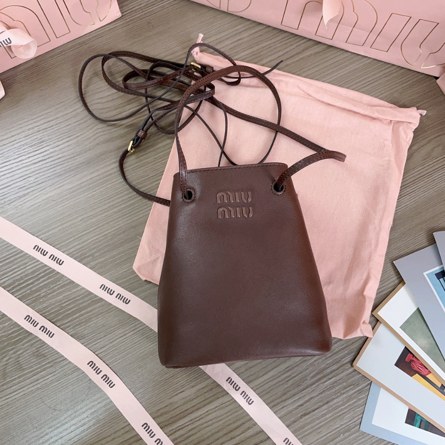 미우미우 나파 가죽 미니 백 5NF460 17146cm 초콜릿5.jpg