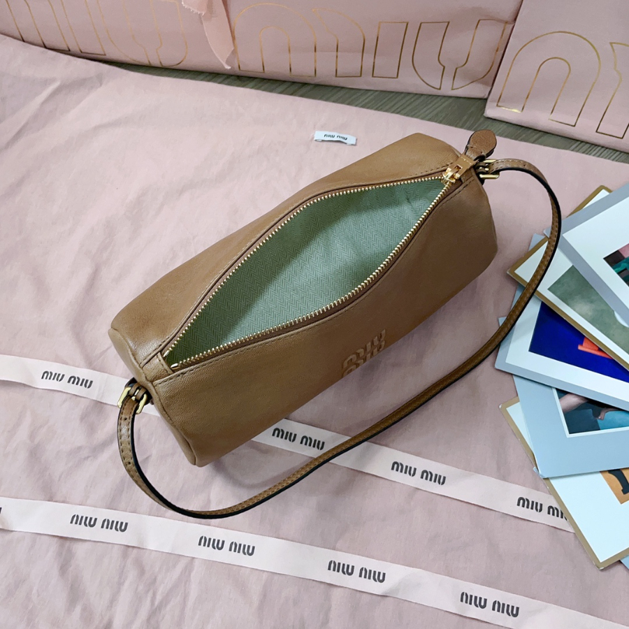 미우미우 나파 가죽 파우치 2299cm 5NE851 브라운3.jpg