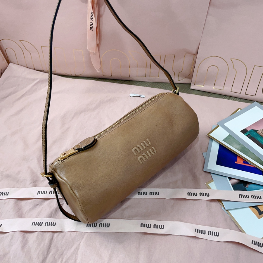 미우미우 나파 가죽 파우치 2299cm 5NE851 브라운5.jpg