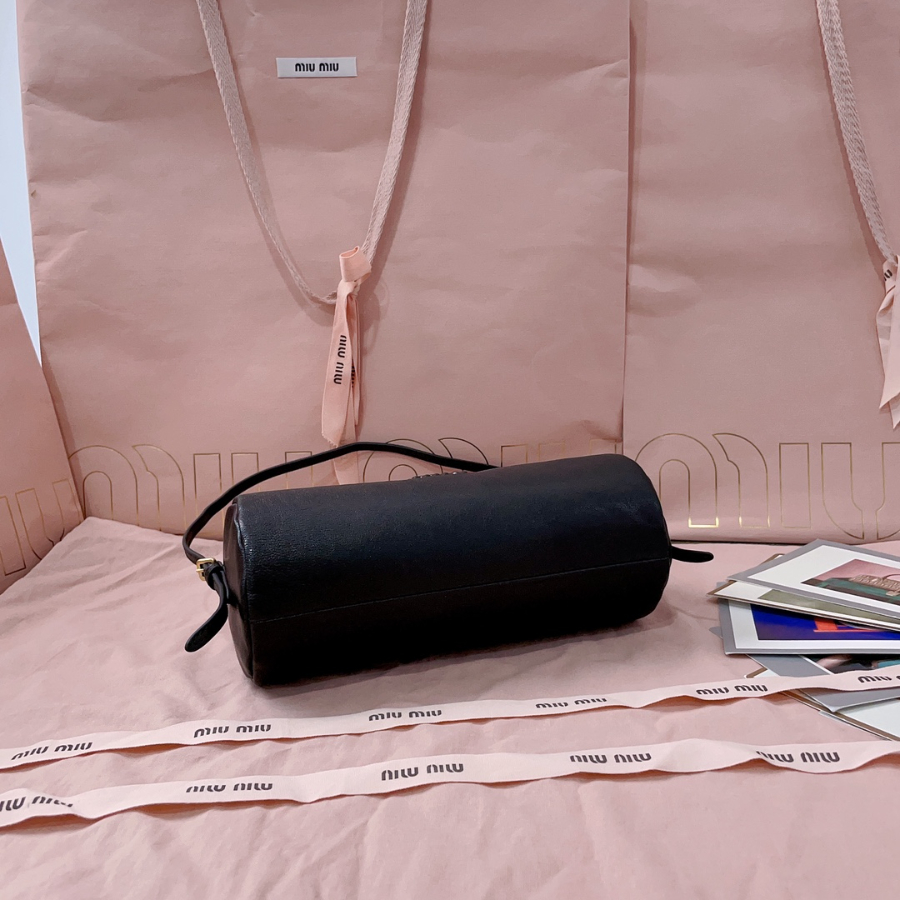 미우미우 나파 가죽 파우치 2299cm 5NE851 블랙5.jpg