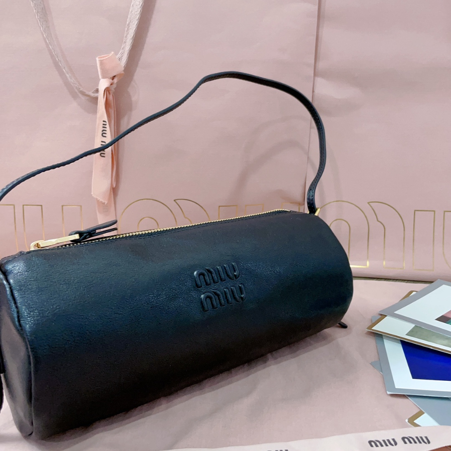미우미우 나파 가죽 파우치 2299cm 5NE851 블랙9.jpg