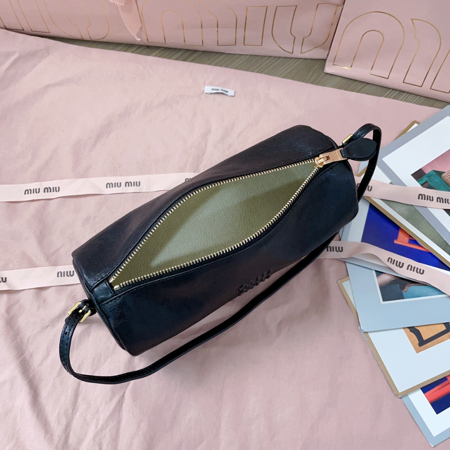 미우미우 나파 가죽 파우치 2299cm 5NE851 블랙6.jpg